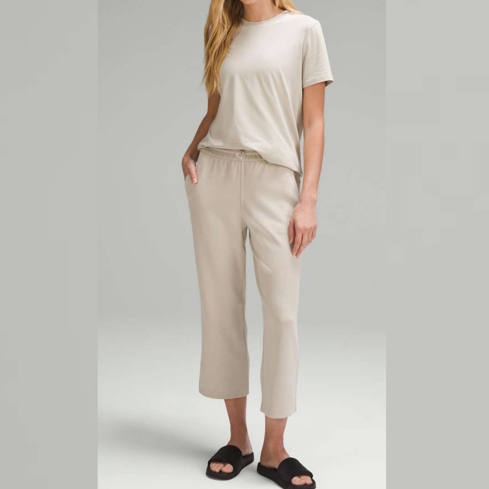 Lululemon Womens Pant 8 Softstreme High Rise Straight Leg Crop Mojave Tan W6BZXS